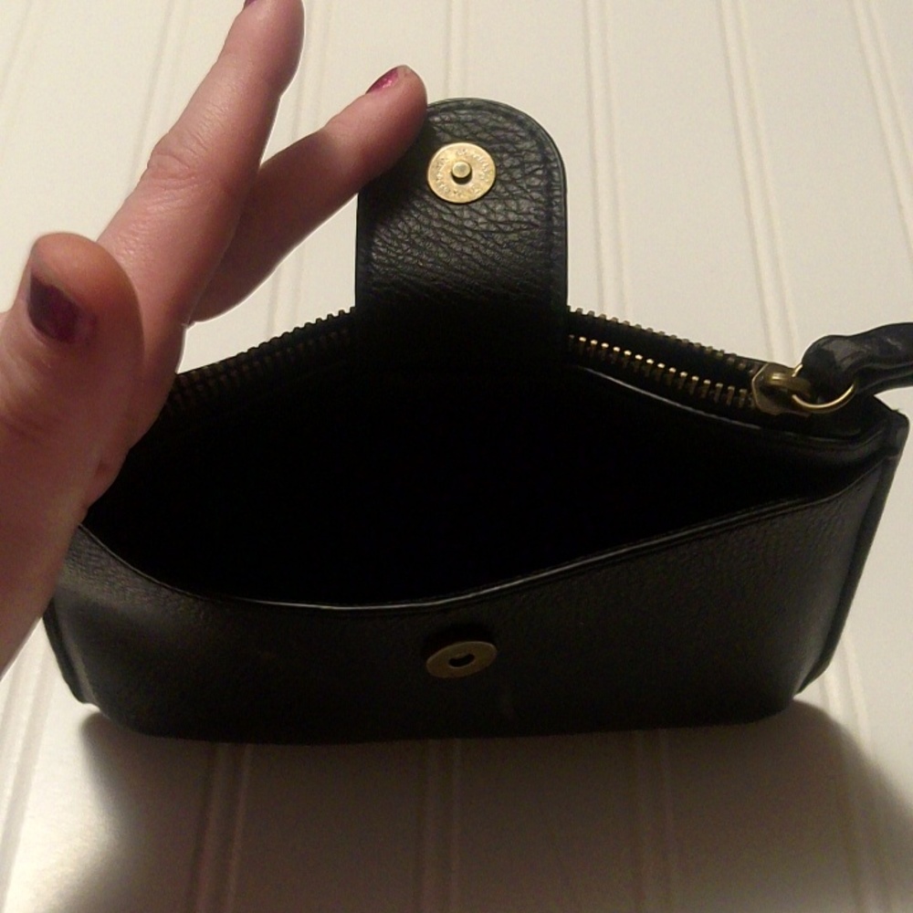 Universal Threads Black Wristlet - image 5